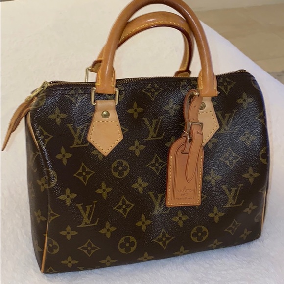 Louis Vuitton Handbags - Beautiful LV speedy 25 🥰